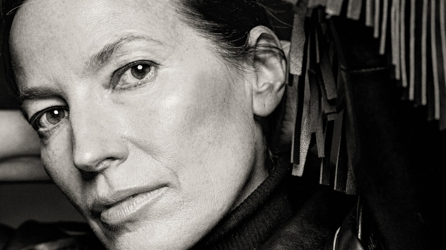Portrait Frau mit Kontaktlinse – Optikhaus Scheiper Portrait Frau mit Kontaktlinse – Optikhaus Scheiper