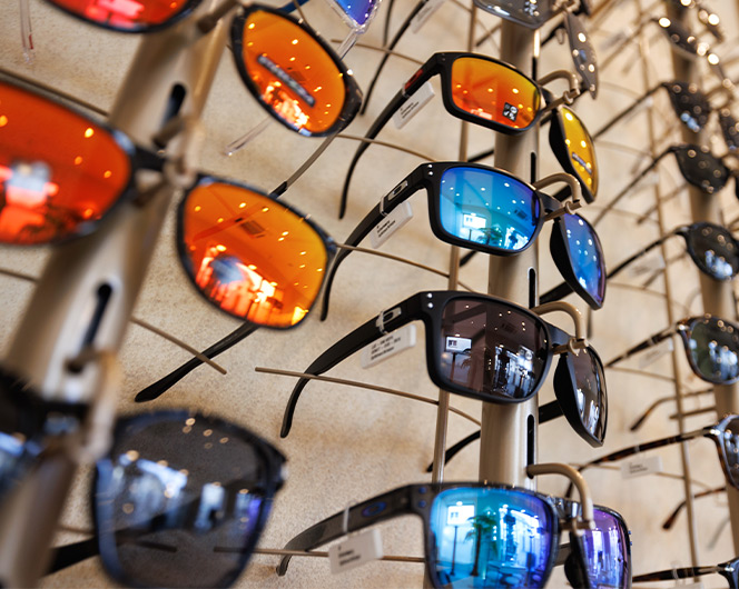 Sonnenbrillen im Ladengeschäft – Optikhaus Scheiper