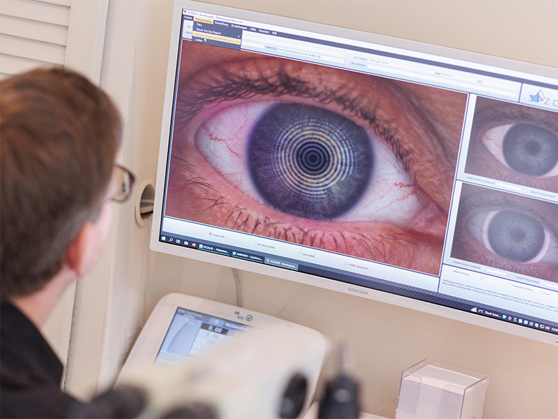 Sehtest-Arbeitsplatz im Ladengeschäft – Optikhaus Scheiper