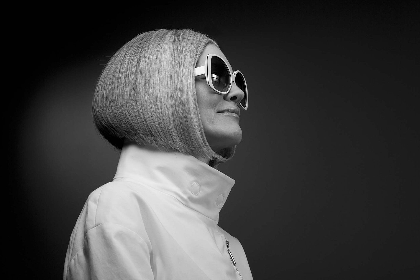 Frau mit Sonnenbrille – Optikhaus Scheiper Frau mit Sonnenbrille – Optikhaus Scheiper